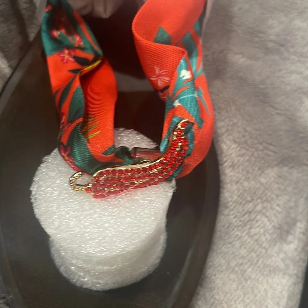 New in box INC red chili sandal that ties up - Picture 4 of 4